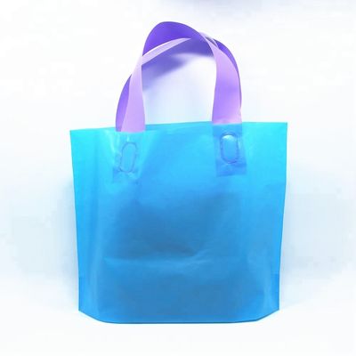 Τεμαχισμένες πλαστικό τσάντες αγορών με το λογότυπο συνήθειας