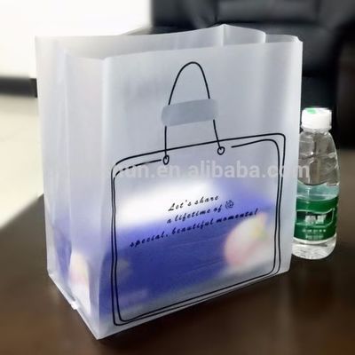 Επαναχρησιμοποιήσιμες τσάντες αγορών λογότυπων συνήθειας Recycable, παγωμένη σαφής πλαστική συσκευάζοντας τσάντα