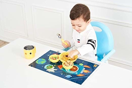 μωρό που χρησιμοποιεί τον τυπωμένο πλαστικό μίας χρήσης προσαρμοσμένο placemats επιτραπέζιο άριστο λογότυπων για τα παιδιά